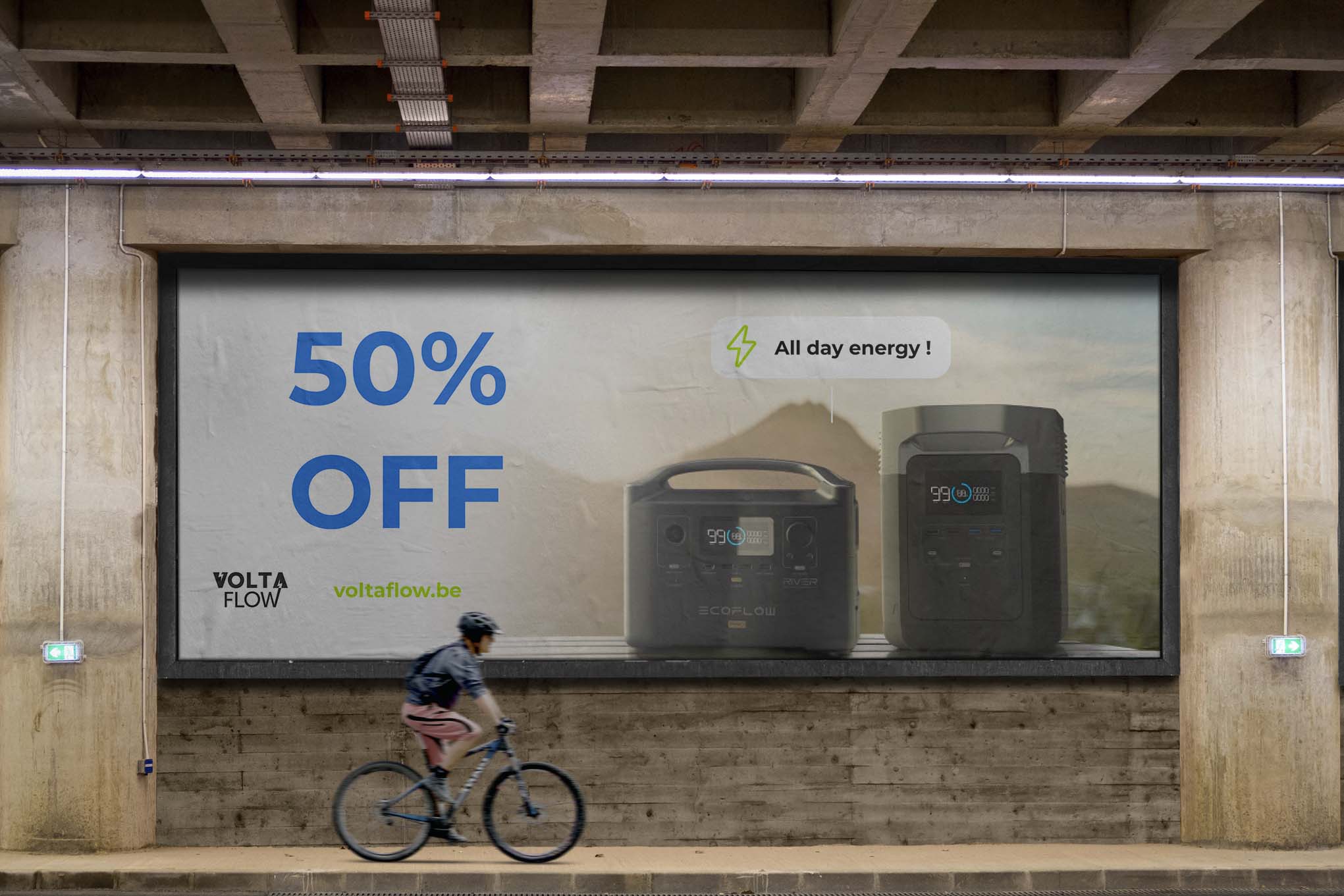 Horizontal banner with a cyclist in front of it